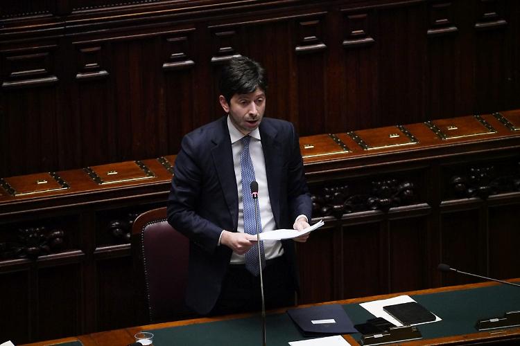Covid, Speranza "Sul vaccino ai bambini fidiamoci dei pediatri"