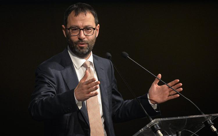 Patuanelli "Troppa foga comunicativa, affrontare i problemi del Paese"