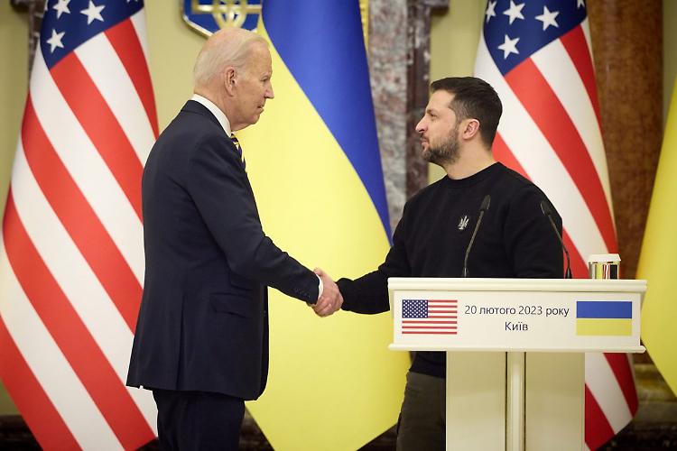 Ucraina, Biden "Nuove sanzioni a chi sostiene la guerra russa"