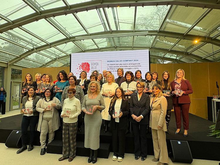 Intesa Sanpaolo, un miliardo di euro per l'imprenditoria femminile