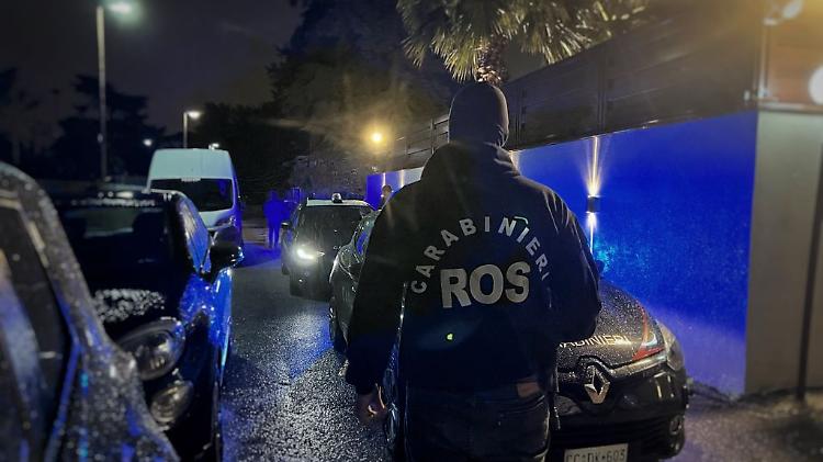 Camorra, 25 arresti per corruzione e voto di scambio