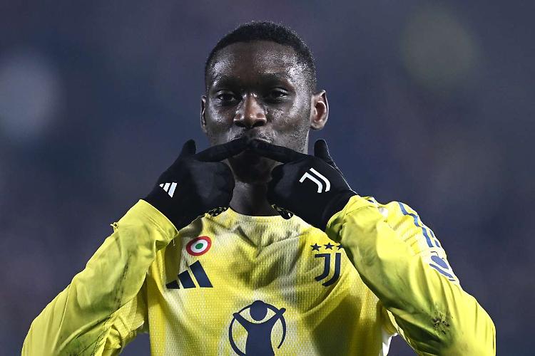 Kolo Muani trascina la Juve, Como battuto 2-1