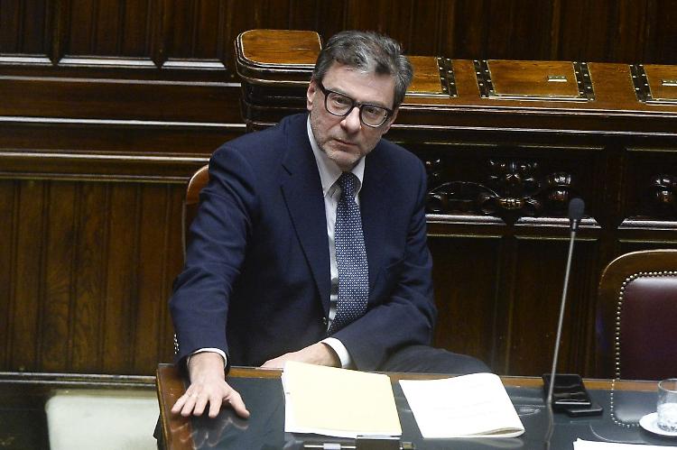 Giorgetti "Presto provvedimenti contro il caro energia"