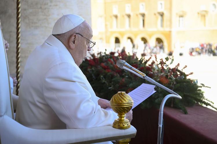 Il Vaticano "Papa Francesco ha riposato bene, tutta la notte"
