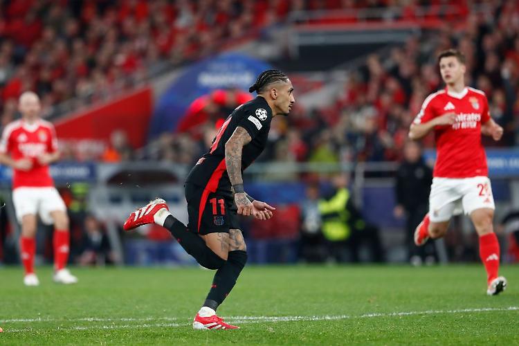 Il Bar&ccedil;a passa in casa del Benfica, decide Raphinha