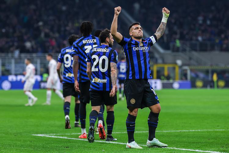 Il Monza sogna e poi crolla a San Siro, l'Inter vince 3-2