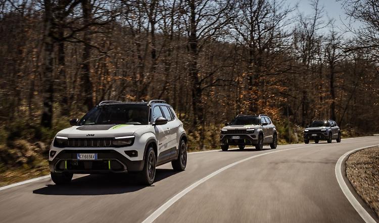 Debutto su strada e in fuoristrada per Jeep Avenger 4xe