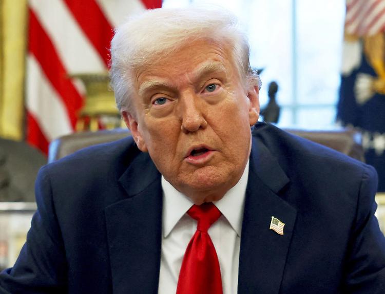 Trump non molla sulla Groenlandia e sui dazi conferma "Nessun rinvio"