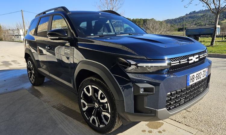 Dacia Bigster, il suv ibrido dal grande spazio interno