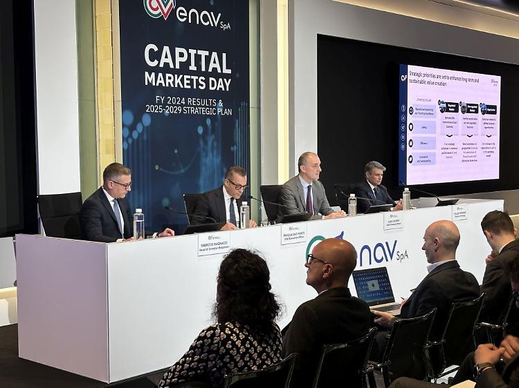 Enav, Piano industriale da 570 mln. Monti "Dar&agrave; grandi soddisfazioni"