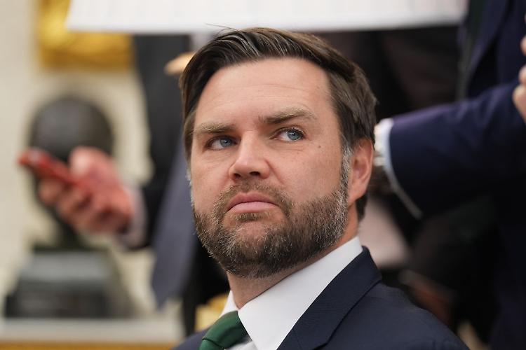 Vance in missione in Italia, incontrer&agrave; Meloni e cardinale Parolin