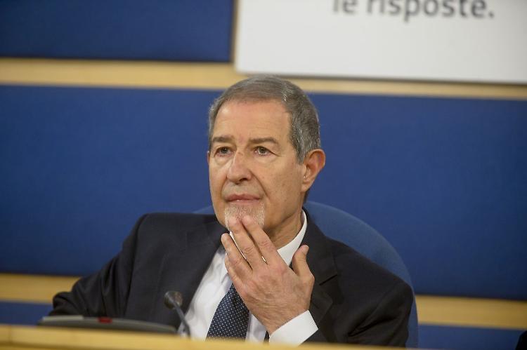 Papa, Musumeci "Piano sicurezza per oltre un milione di arrivi"