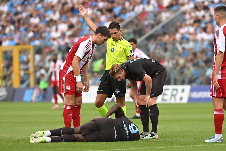 Napoli vince il test con l'Olympiacos ma preoccupa Lukaku