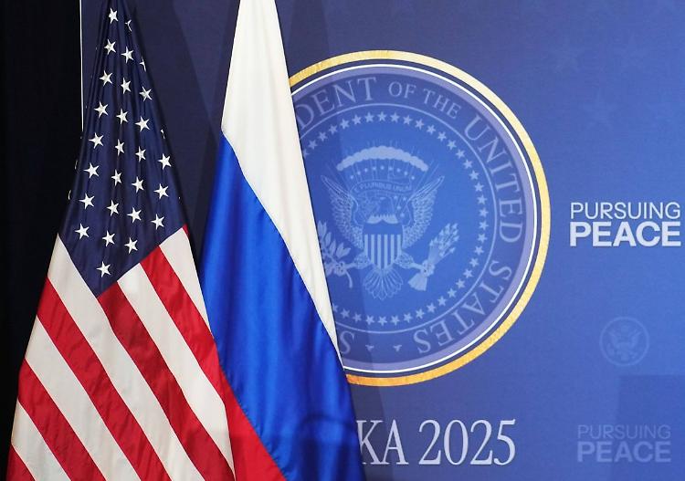 Ucraina, leader europei "bene sforzi Trump, ora colloqui con Zelensky"