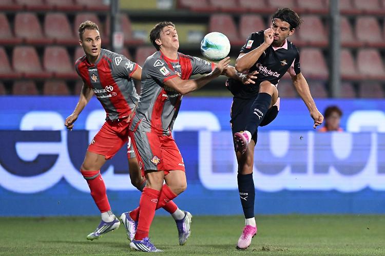 Como e Cagliari avanti in Coppa Italia, Cremonese ko ai rigori