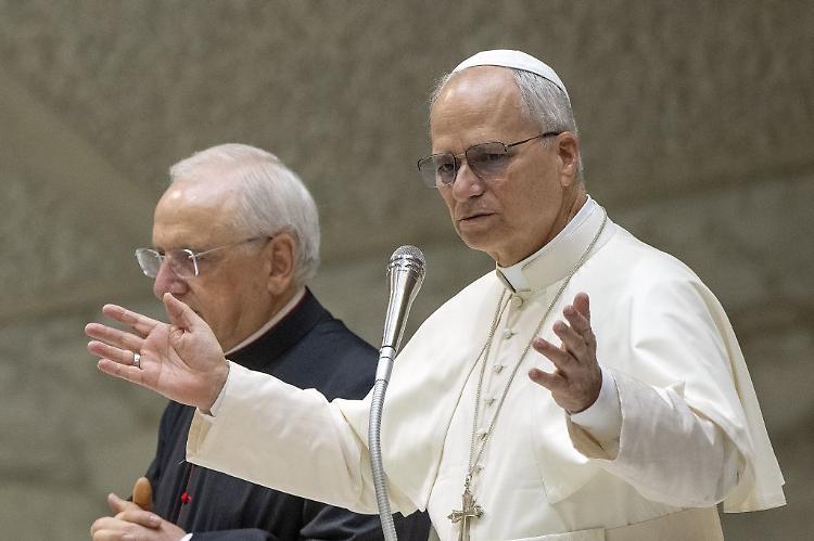 Papa "Pace non &egrave; utopia spirituale, abbandonare idolatria del profitto"