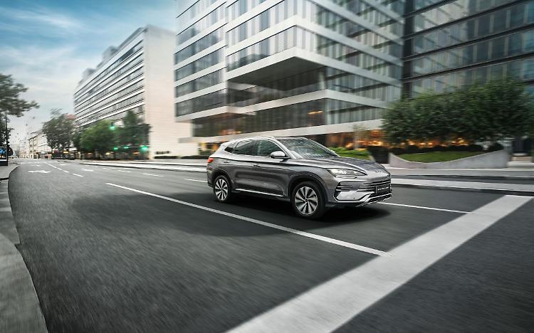 BYD accelera in Italia, crescita a tre cifre e leadership tra i NEV