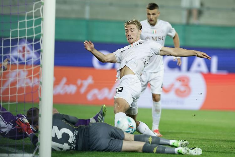 Il Napoli passa al "Franchi", Fiorentina battuta 3-1