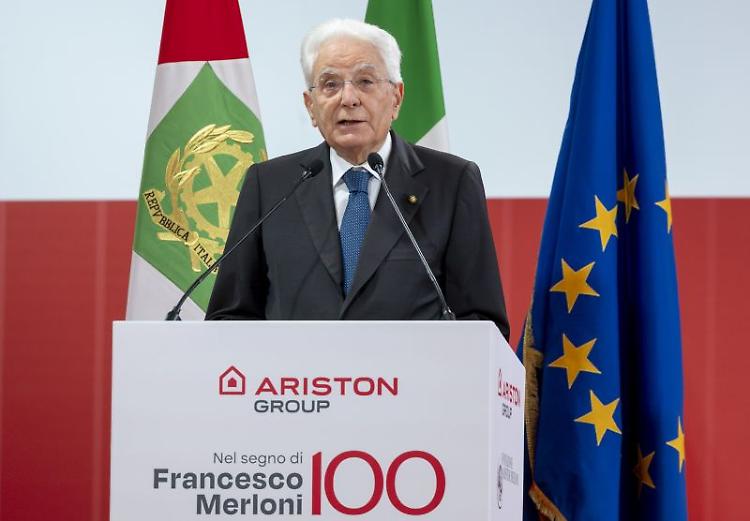 Mattarella "Crisi richiedono visione e coraggio, guardare avanti"