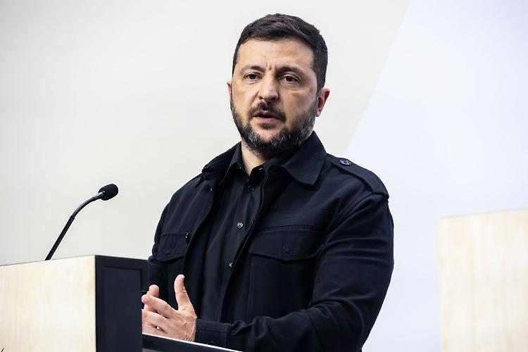 Ucraina, Zelensky "Nuovo attacco dei russi con 50 missili e 500 droni"