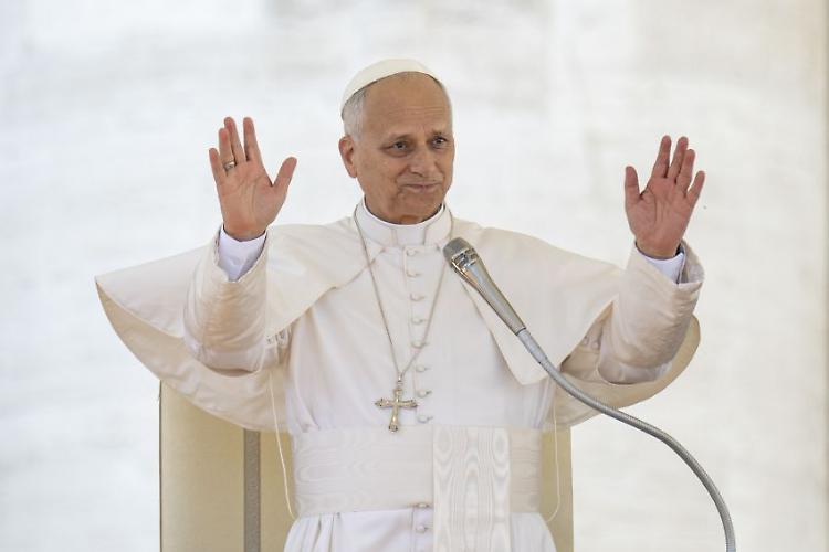 Papa "L'umanit&agrave; soffre per ingiustizie e guerre, costruire la fraternit&agrave;"