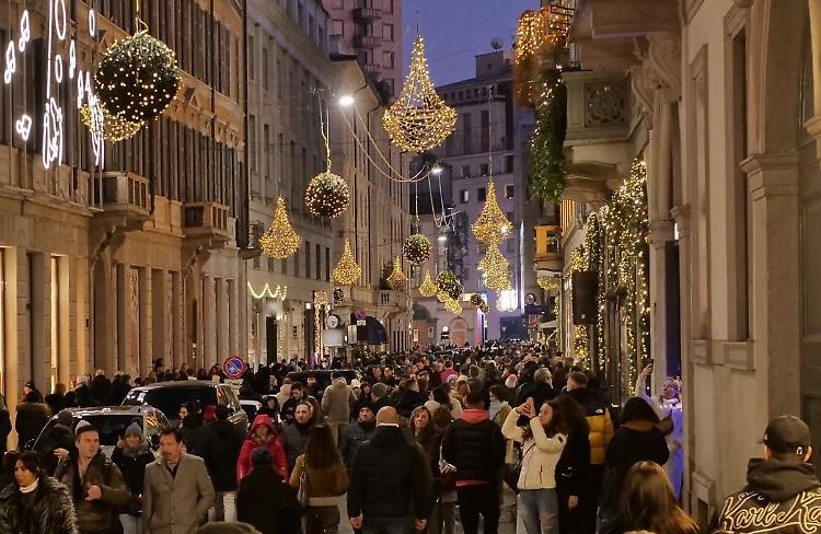 Tredicesime pi&ugrave; ricche, gli italiani spenderanno 10 mld per i regali di Natale