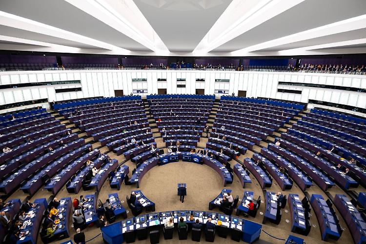 Dal Parlamento Ue via libera definitivo allo stop alle importazioni di gas russo