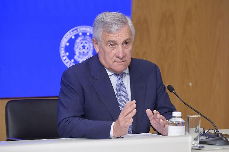 Venezuela, Tajani "Grande attenzione, finora per italiani situazione tranquilla"