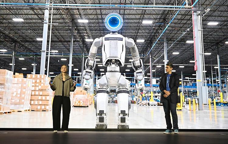 Hyundai presenta al CES strategia robotica basata su IA e incentrata sull'uomo