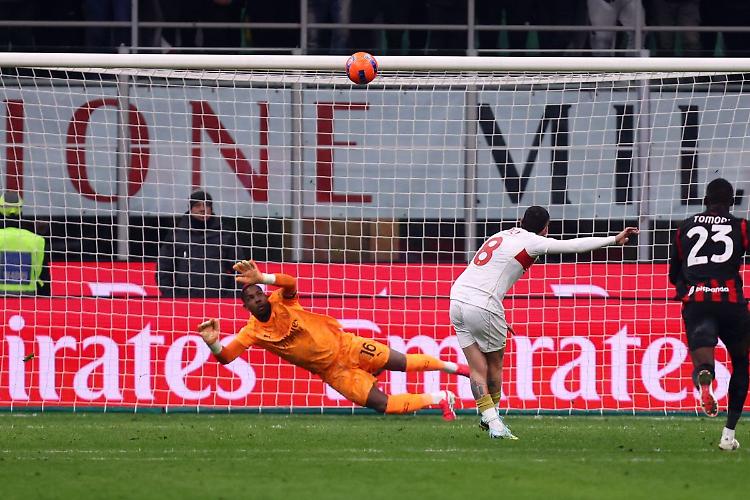 Leao pareggia al 92&deg;, Stanciu sbaglia il rigore al 99&deg;, Milan-Genoa 1-1