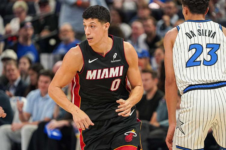 Miami domina Utah con 14 punti di Fontecchio, Lakers vincenti a Dallas