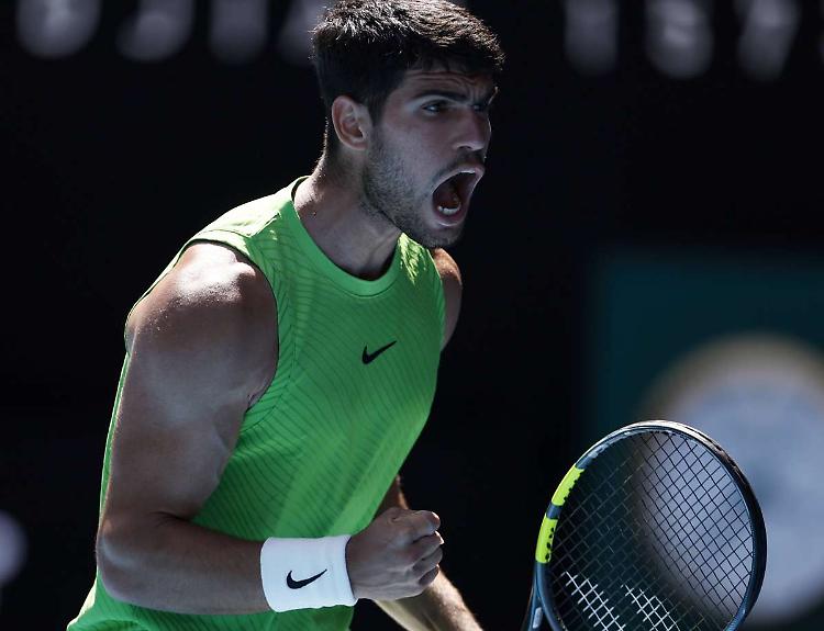 Alcaraz e Sabalenka ai quarti all'Australian Open, avanzano Zverev e Gauff