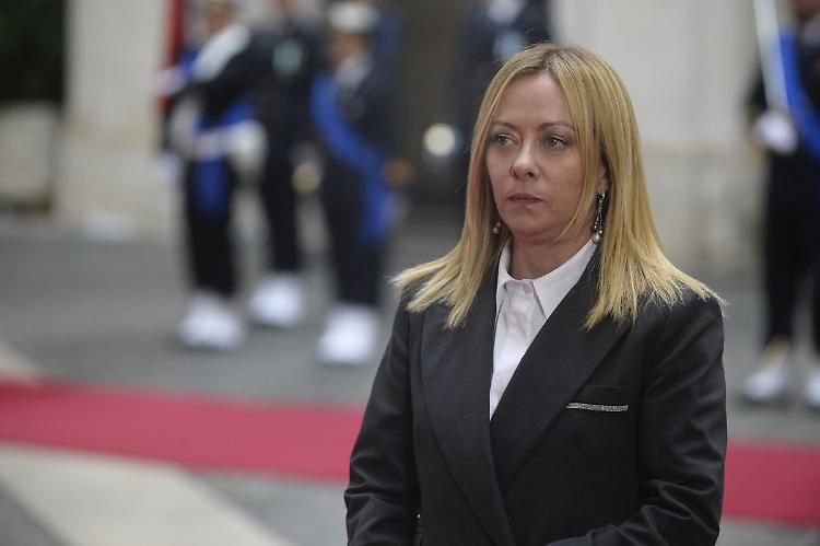 Premier Meloni in visita ad agenti feriti all'ospedale Molinette di Torino