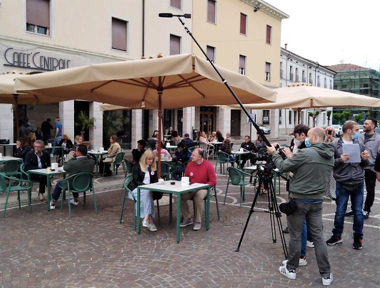 In un videoclip un anno di pandemia e 