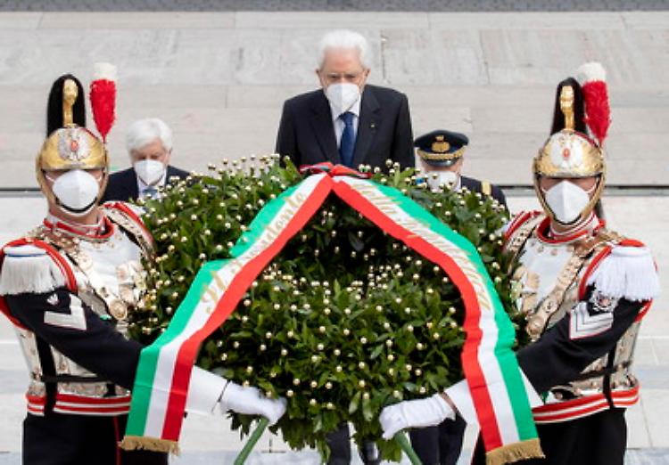 Mattarella: 'Grati a chi ha sacrificato la vita per l'Italia'