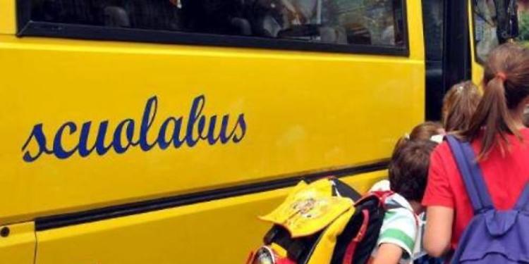 Niente pullmino per la scuola estiva, mamme infuriate