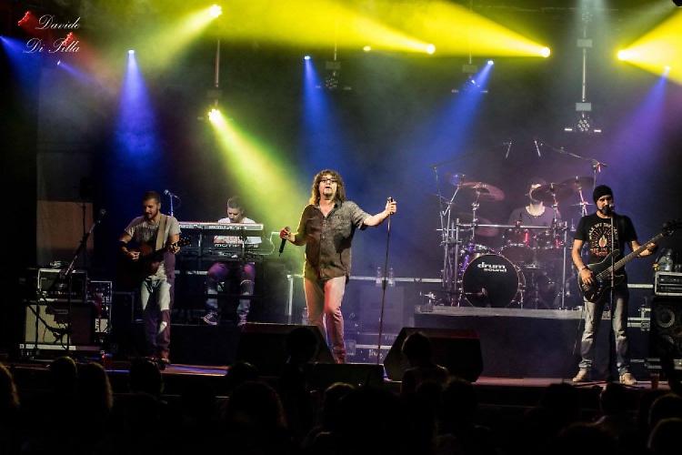 Ma Noi No in concerto