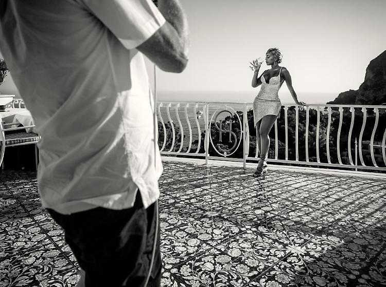 Calendario Pirelli, protagonisti 2022 tutti musicisti fotografati da Bryan Adams