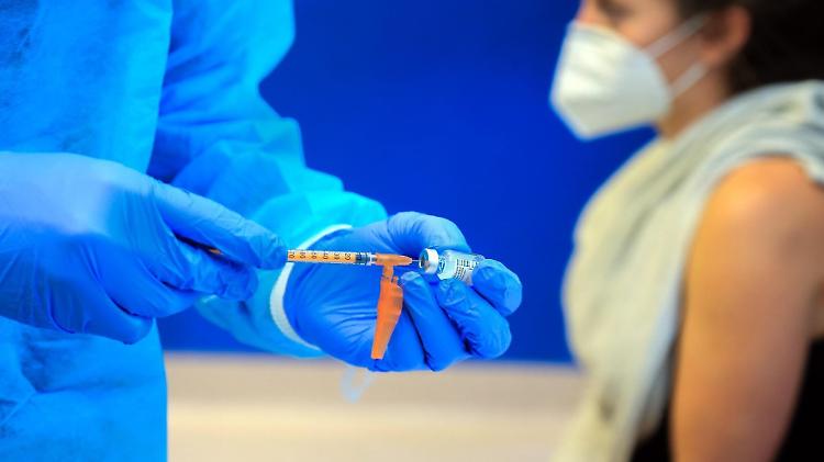 Terza dose: l'Aifa dice "sì"