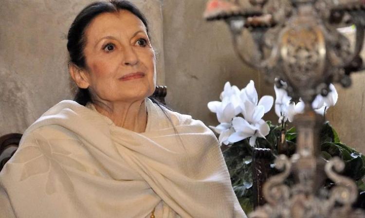 Carla Fracci rosa che danza