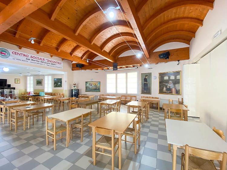 Fulmine colpisce il centro anziani e la biblioteca: chiusi per danni