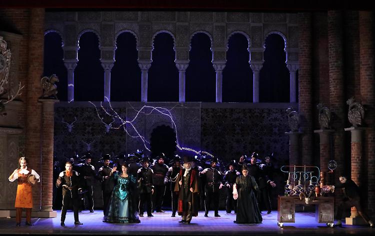 Al Ponchielli è la notte del Barbiere di Siviglia
