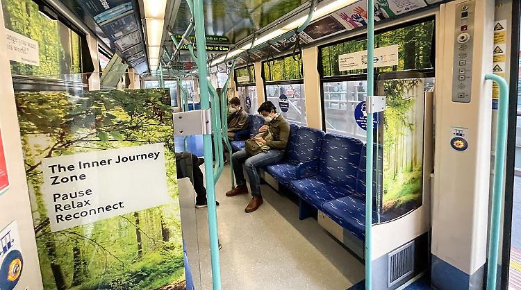Pendolari stressati: treno metropolitano per meditare