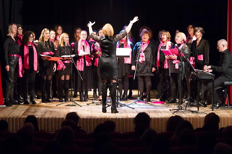 Concerto del coro femminile Pink Voices diretto dal soprano Mimma D’Avossa