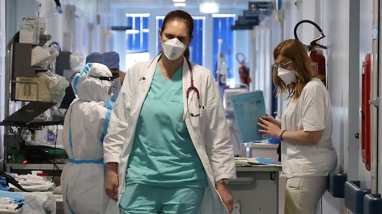 Lombardia, zona gialla a un passo: la Regione corre ai ripari