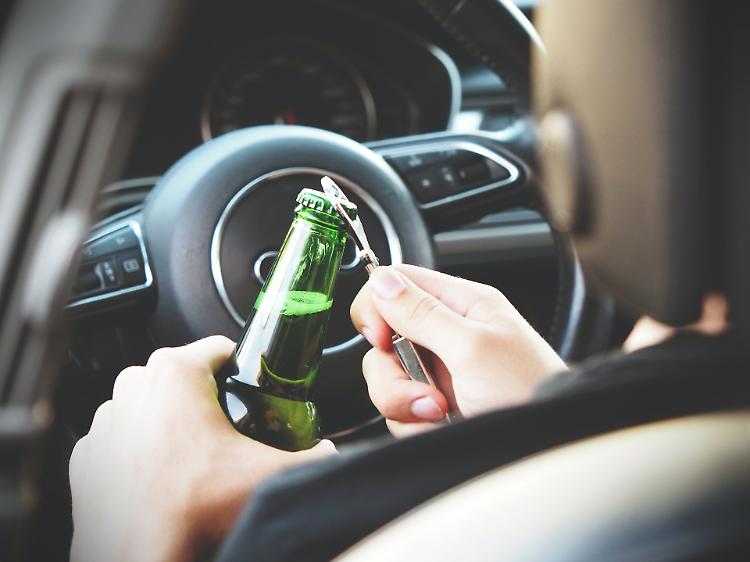Ubriaco perso al volante: denuncia, patente ritirata e sequestro dell'auto