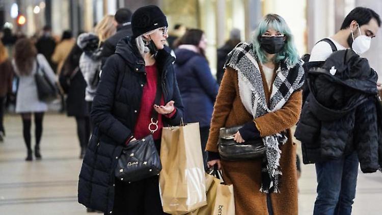 Covid: 12.955 casi in Lombardia, record da inizio pandemia