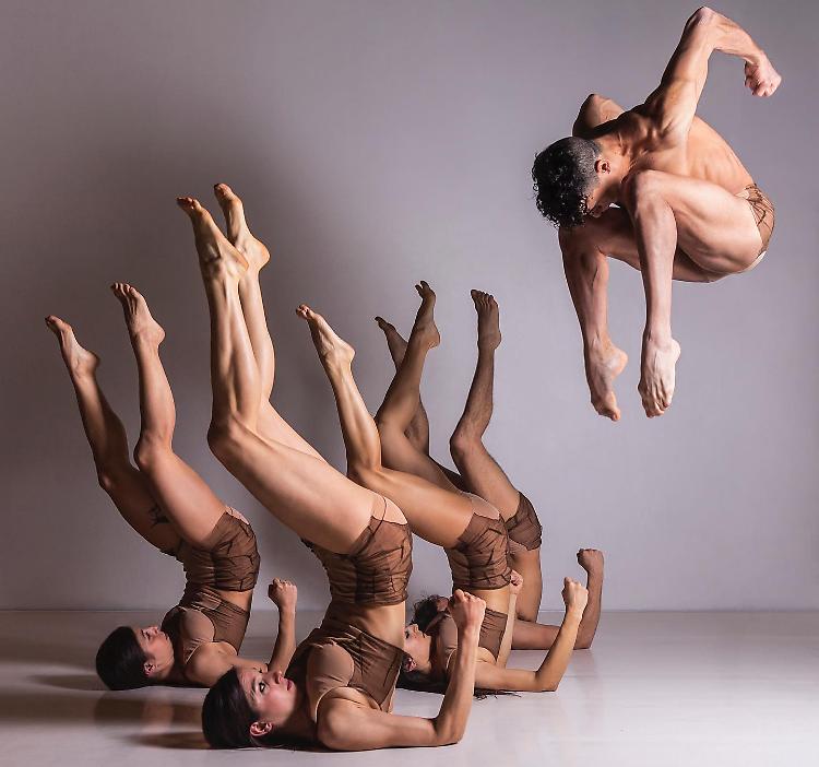 Back to dance - Spettacolo di danzaCompagnia Kataklò Athletic Dance Theatre