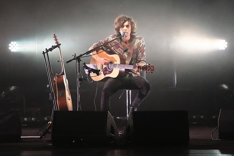 Ermal Meta in concerto dal vivo