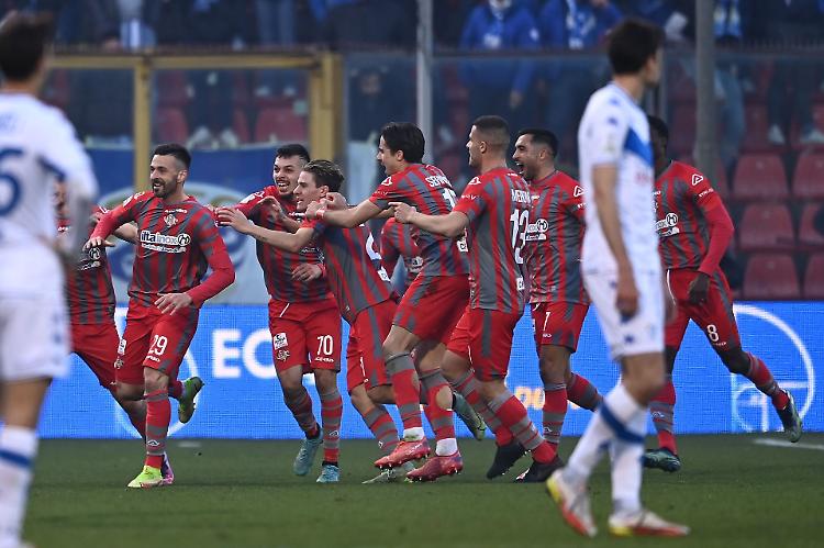 Calcio, Cremonese: una magia di Di Carmine stende il Brescia (2-1)
